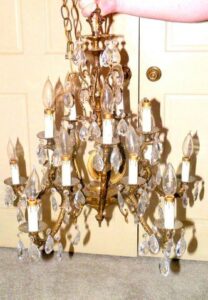 Chandelier I will use to make a bird feeder.